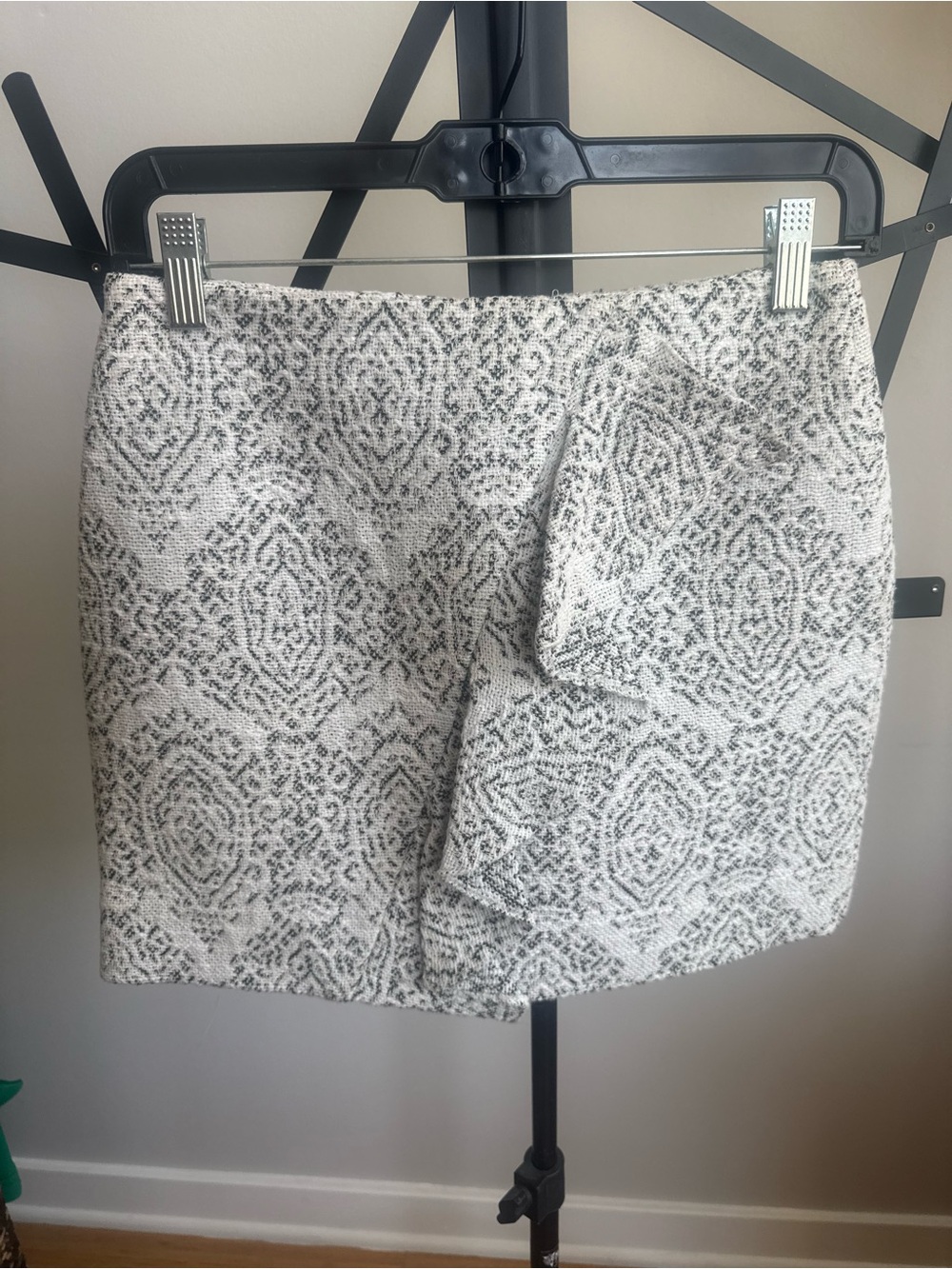 maje NWOT xs/34 Tweed Ruffle Front Mini Skirt